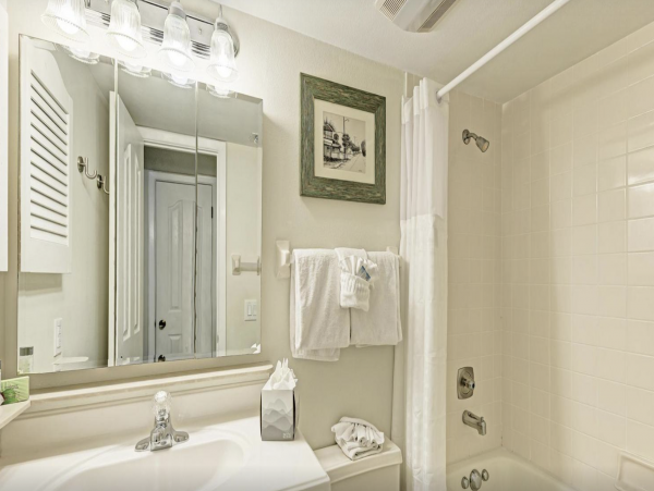 Holmes Beach Stunning Vacation Condo